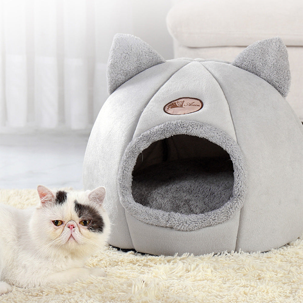 CAT SLEEPING NEST WARM AND COZY