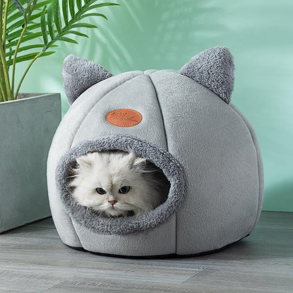 CAT SLEEPING NEST WARM AND COZY