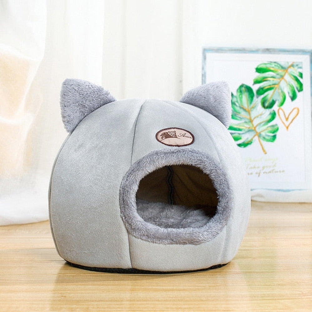 CAT SLEEPING NEST WARM AND COZY