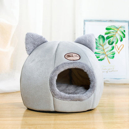 CAT SLEEPING NEST WARM AND COZY