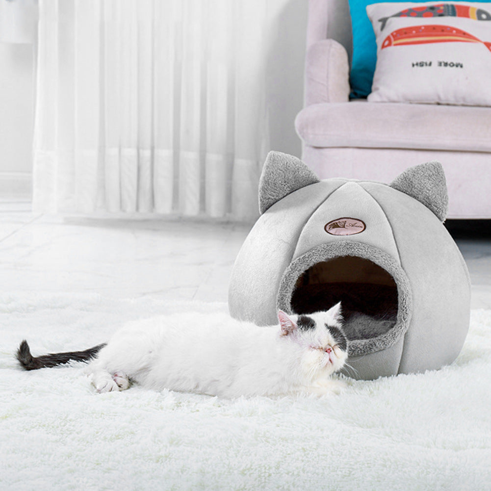 CAT SLEEPING NEST WARM AND COZY